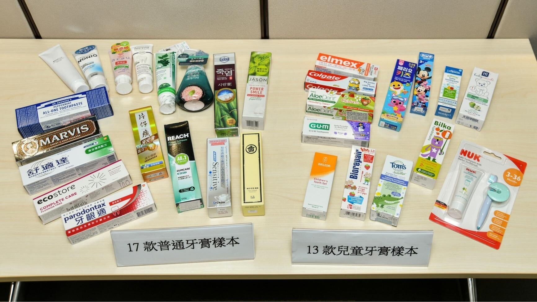 劃痕較淺的可以塗上少許牙膏反覆擦拭